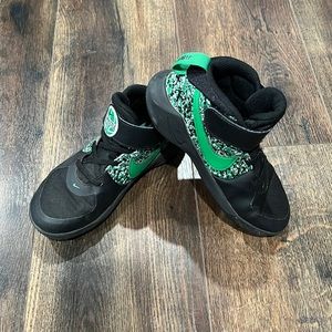 Boys basketball shoes